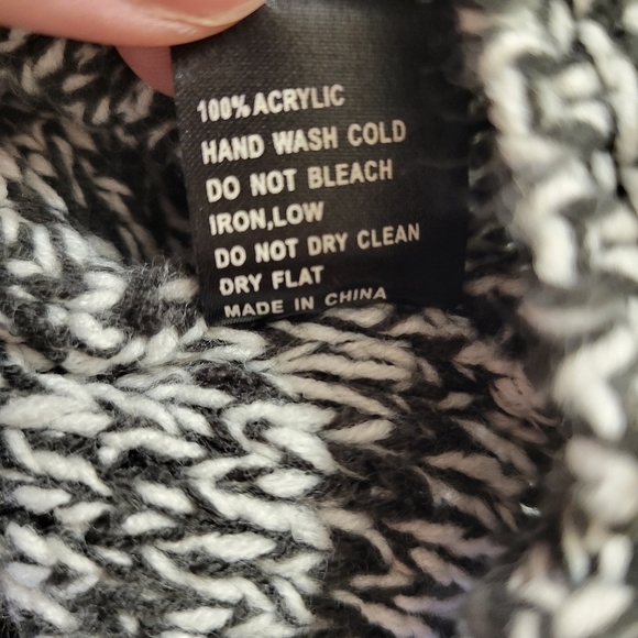 Tobi Black & White Loop Knit Zip Up Cardigan Sweater - Picture 7 of 7